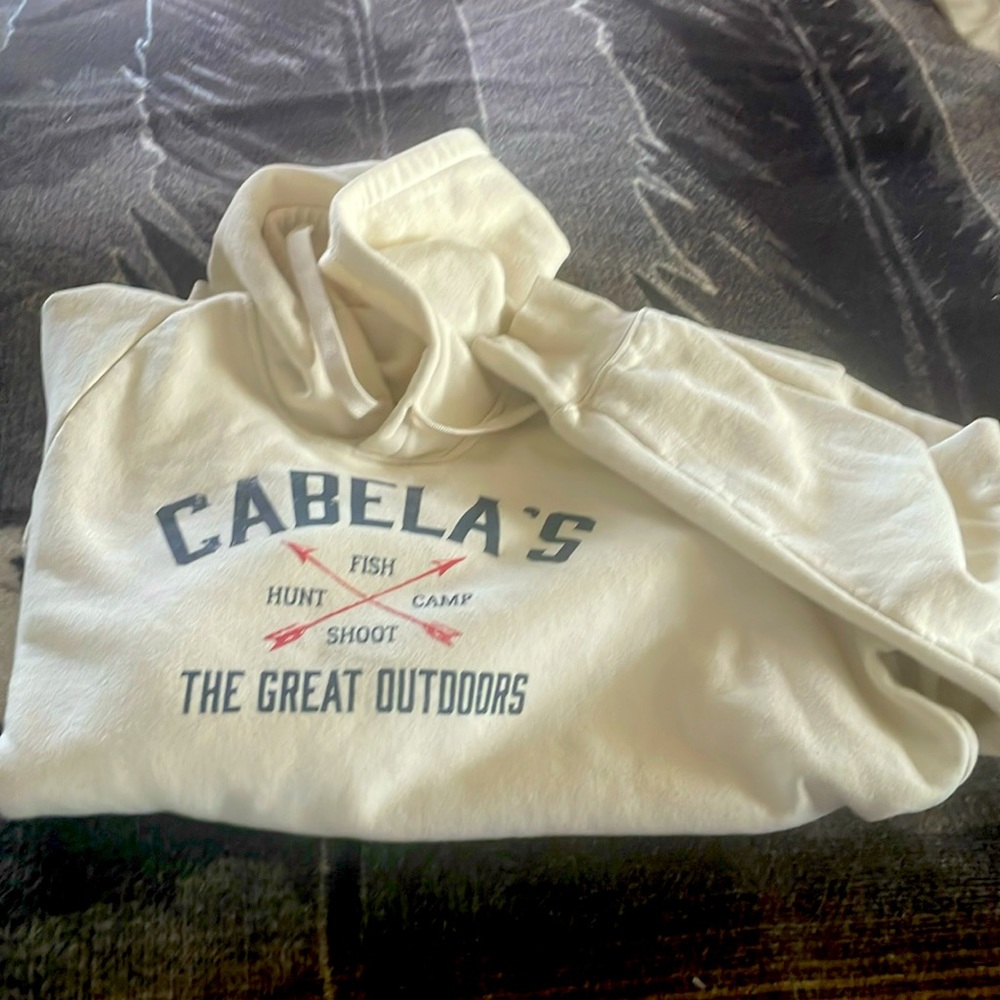 Women’s Cabela’s hoodie. Like new